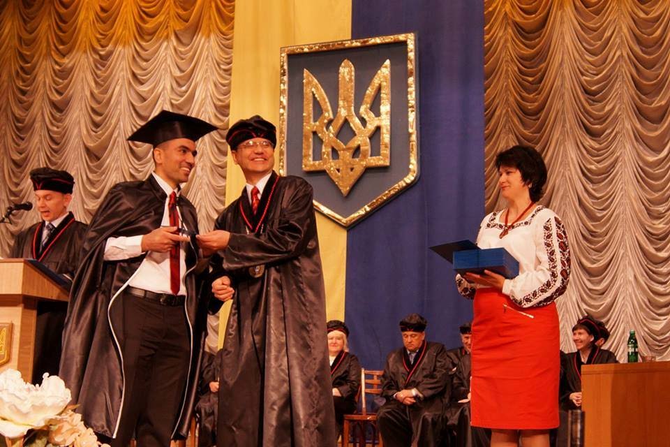 Students of TSMU with their diplomas