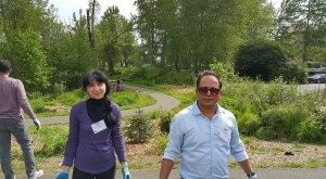 Fulbright Scholars were involved in volunteer activities. Cleaning Juanita Beach Park in Seattle.