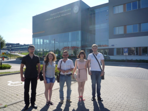 З паном Томашем бiля будiвлi фармацевтичного факультету