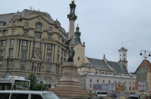 Біля памятника А. Міцкевичу.