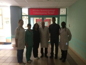 Студенти ТДМУ з професором кафедри анестезіології та інтенсивної терапії Анджеєм Кюблером