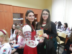 Доц. Тригубчак О.В. зі студенткою I курсу V групи Дручок Марʼяною