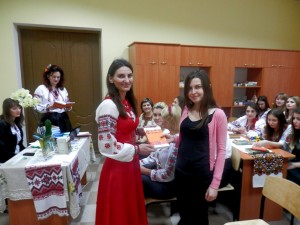 Доц. Тригубчак О.В. зі студенткою III курсу III групи Ленарт Людмилою