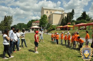 Volontery-inozemtsi-ditiam-16068334