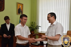 Dyplomy-rektor-16084077