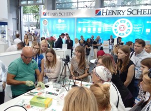 Суховолець І.О. під час презентації та практичного майстер-класу від фірми GC.